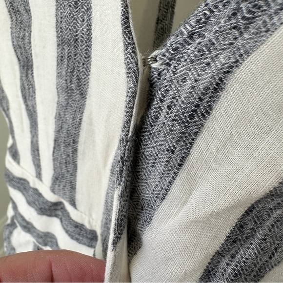 American Eagle Outfitters Gray and White Tie Back Short Sleeve Jumpsuit w Pocket - Picture 8 of 12